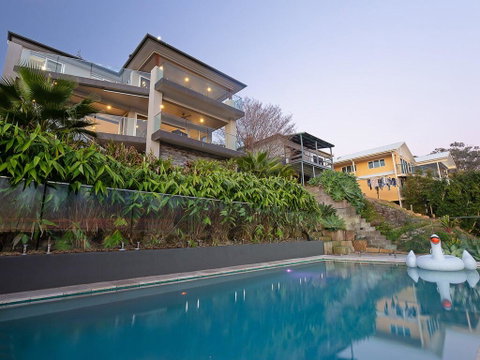 Absolute Waterfront Lakehouse Fishing Point Waterfront Pool Jetty - Holiday Byron Bay 0