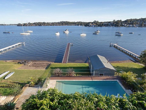 Absolute Waterfront Lakehouse Fishing Point Waterfront Pool Jetty - Holiday Byron Bay 3