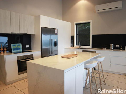 Absolutely Avoca - 114a Avoca Drive, Avoca Beach - Holiday Byron Bay 1