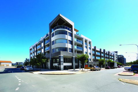 Accommodate Canberra - Aspire - Holiday Byron Bay 0