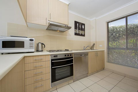 Accommodate Canberra - Kingston Court - Holiday Byron Bay 3