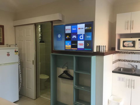 Across Country Motel And Serviced Apartments - Holiday Byron Bay 2