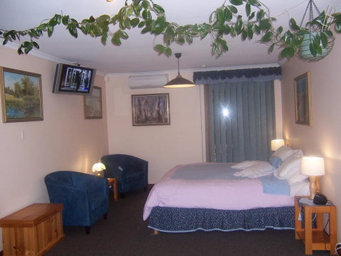 Adelaide Hills B&B Accommodation - Holiday Byron Bay 3