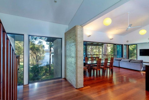 Dux Nutz - Holiday Byron Bay 1