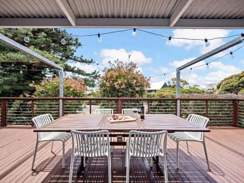 Eagle Bay Beach House - 300m To The Beach! - Holiday Byron Bay 0
