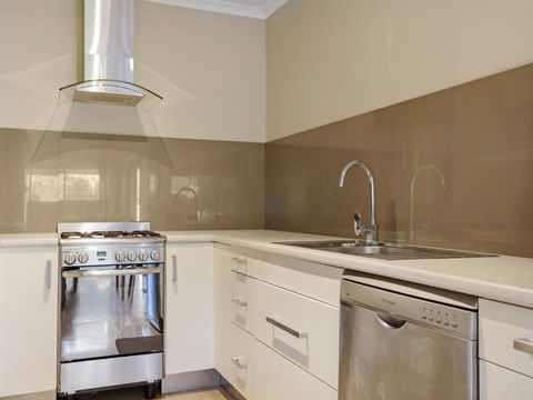 Eagle Heights Holiday Units - Holiday Byron Bay 3