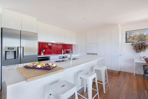 EAST52A - Lake Views - Holiday Byron Bay 2