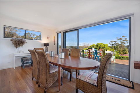 EAST52A - Lake Views - Holiday Byron Bay 3