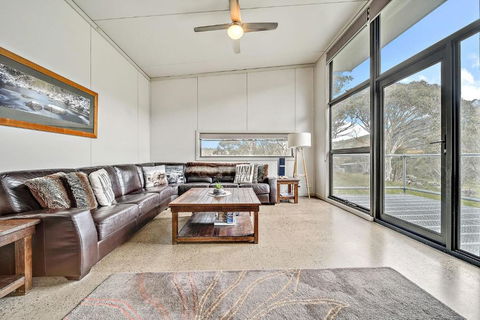 Ecocrackenback 4 Sustainable Chalet Close To The Slopes - Holiday Byron Bay 3