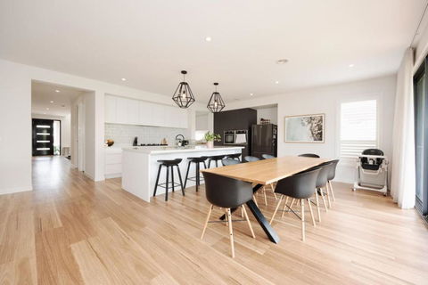 EDEN Spacious Torquay Family Escape - Holiday Byron Bay 0