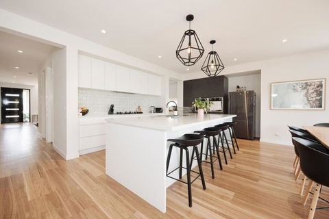 EDEN Spacious Torquay Family Escape - Holiday Byron Bay 4