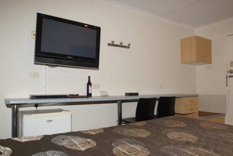 Edinburgh Motor Inn - Holiday Byron Bay 1