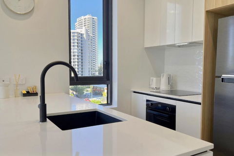 E.S. Surfers Paradise - Holiday Byron Bay 2