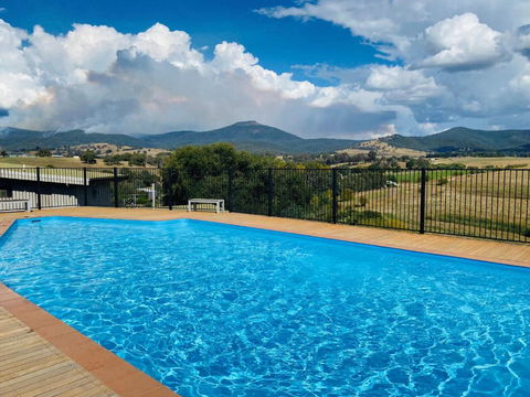 ELM Accommodation - Merrijig - Holiday Byron Bay 0