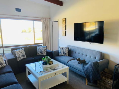 ELM Accommodation - Merrijig - Holiday Byron Bay 4