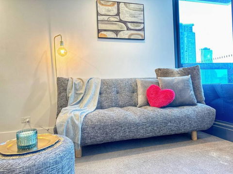 ES2410-2Bed 2Bath Vision Apt With Balcony, Pool & Gym - Holiday Byron Bay 1