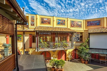 Ettalong Beach Tourist Resort with Holiday Byron Bay