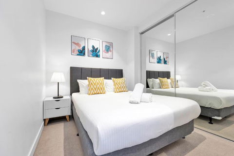 EPORO Tower Modern Apartments Melbourne Central CBD - Holiday Byron Bay 1