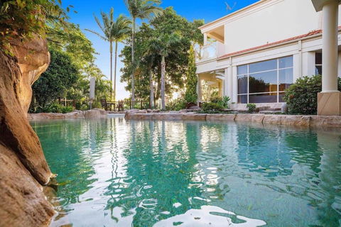 Extravagant Waterfront Home! - Holiday Byron Bay 4