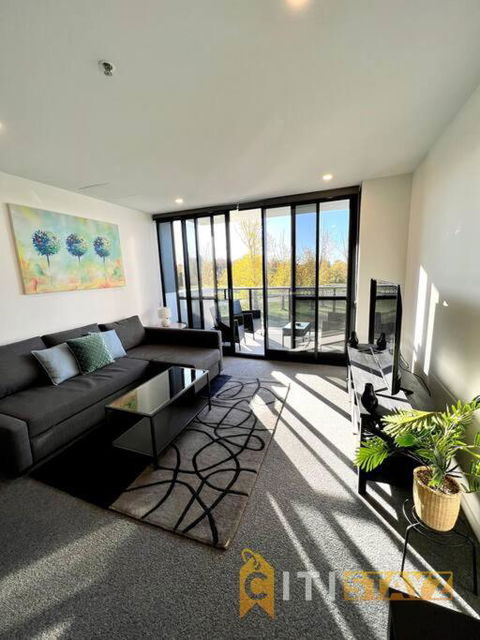 Fab In Phillip - 2bd 2bth Apt - Close To CBR Hospital - Holiday Byron Bay 2