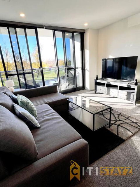 Fab In Phillip - 2bd 2bth Apt - Close To CBR Hospital - Holiday Byron Bay 4