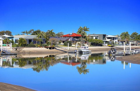 Fabulous Canal-front Unit In Mooloolaba - Holiday Byron Bay 1