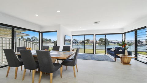 FLOATING ON THE CANALS - 80 COMMODORE CRES - Holiday Byron Bay 1