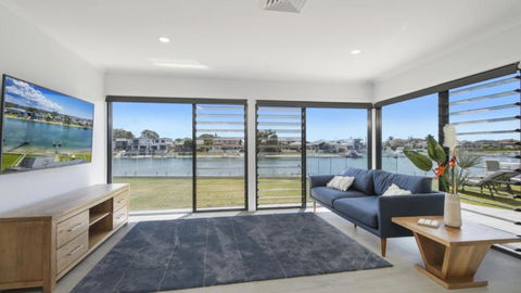 FLOATING ON THE CANALS - 80 COMMODORE CRES - Holiday Byron Bay 2