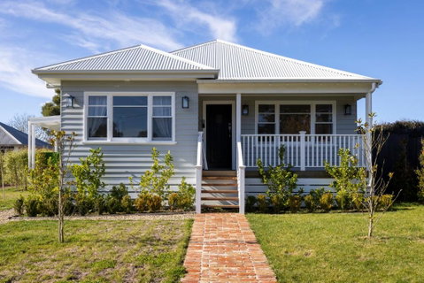 FOREST CORNER - 3 BEDROOM WEATHERBOARD, TRENTHAM - Holiday Byron Bay 0
