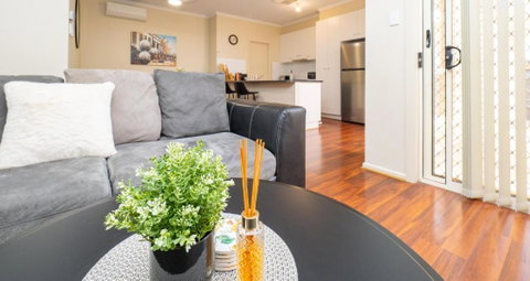 Family Comfort In Blakes Crossing Blakeview With A Short Walk To Shops And Supermarkets - Holiday Byron Bay 1