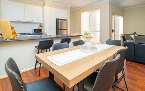 Family Comfort In Blakes Crossing Blakeview With A Short Walk To Shops And Supermarkets - Holiday Byron Bay 2