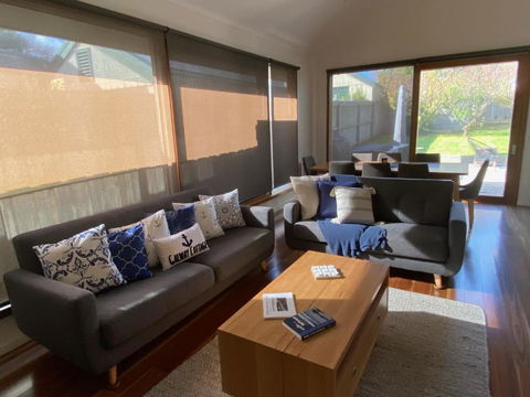 GALWAY COTTAGE - Holiday Byron Bay 0
