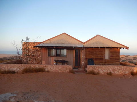 Gnaraloo Station - Homestead - Holiday Byron Bay 0