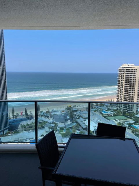 H Luxury Apartment At Surfers Paradise High Floor - Holiday Byron Bay 3