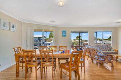 Green Reef Beach House - Aldinga Beach - C21 SouthCoast Holidays - Holiday Byron Bay 3
