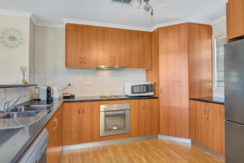Green Reef Beach House - Aldinga Beach - C21 SouthCoast Holidays - Holiday Byron Bay 2