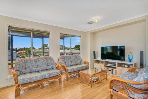 Green Reef Beach House - Aldinga Beach - C21 SouthCoast Holidays - Holiday Byron Bay 4