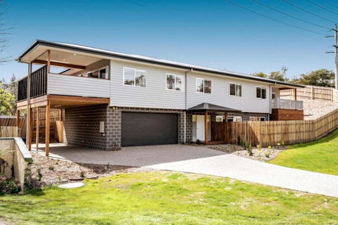 HALE KUPA Rye Beach House Spa Table Tennis - Holiday Byron Bay 1