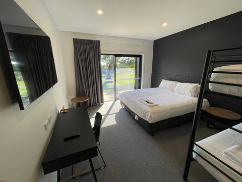 Harden Country Club Motel - Holiday Byron Bay 3