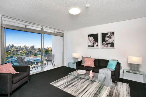 HARIS - Modern 2BR Apartment With Views - Holiday Byron Bay 0