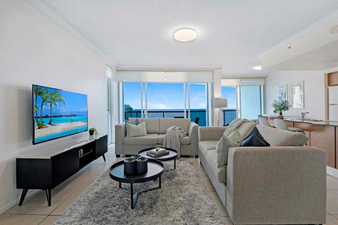 HIGH FLOOR GUARANTEE - 3 Bedroom Plus Study Apartments At Chevron Renaissance - Self Contained & Privately Managed - Wow Stay - Holiday Byron Bay 2