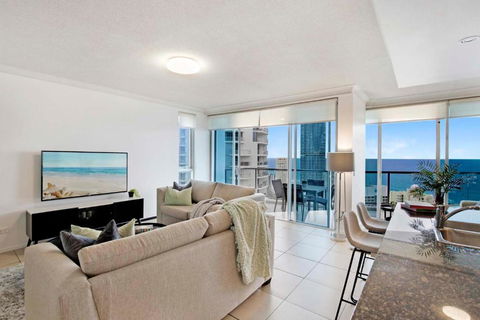 HIGH FLOOR GUARANTEE - 3 Bedroom Plus Study Apartments At Chevron Renaissance - Self Contained & Privately Managed - Wow Stay - Holiday Byron Bay 1