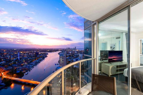 HIGH FLOOR GUARANTEE - 3 Bedroom Plus Study Apartments At Chevron Renaissance - Self Contained & Privately Managed - Wow Stay - Holiday Byron Bay 0