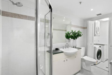 HELP1 - Chatswood Charm Central Apartment Near Station - Holiday Byron Bay 3