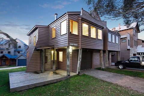 HAY SHED Chalet, Alpine-getaways - Holiday Byron Bay 0