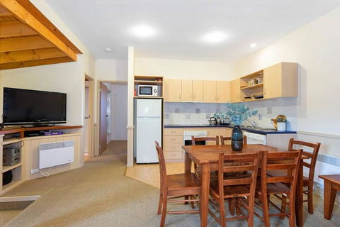 HAY SHED Chalet, Alpine-getaways - Holiday Byron Bay 1