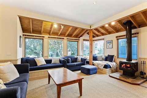 HAY SHED Chalet, Alpine-getaways - Holiday Byron Bay 2