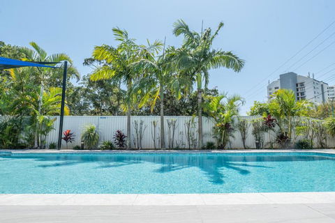 HEART OF BURLEIGH Holiday Villa - Perfect Location With Pools - Holiday Byron Bay 0
