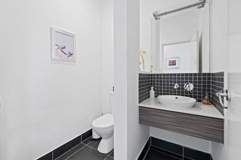 Holiday Paradise 4BR Pool BBQ Parking Near Mall N Park - Holiday Byron Bay 1