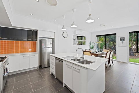 Holiday Paradise 4BR Pool BBQ Parking Near Mall N Park - Holiday Byron Bay 3